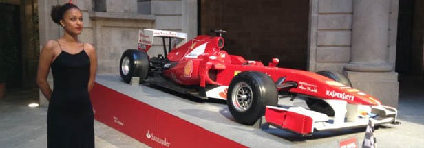 THUYA maquilla y peina a las chicas de F1 &ndash; Banco Santander