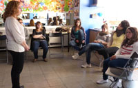 Clase de musicoterapia de los alumnos de atenci&oacute;n socio sanitario