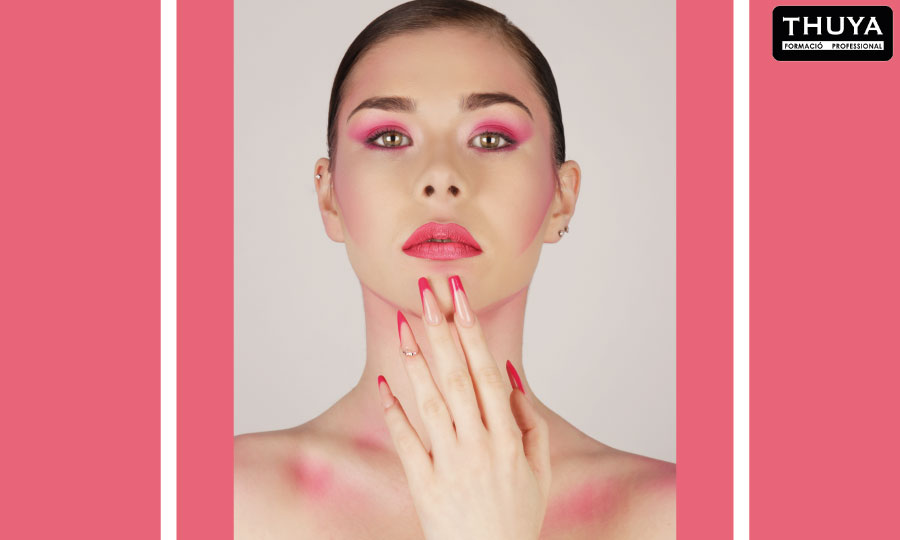 demostraci&oacute;n tendencia u&ntilde;as y maquillaje unificados con el mismo color