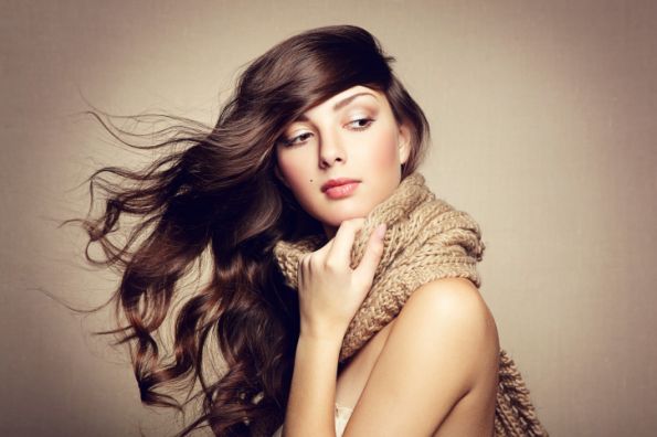 cuidados cabello mujer en invierno consejos