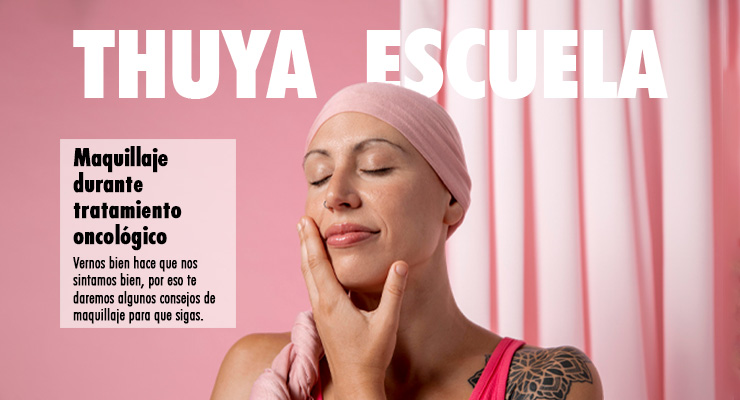mujer recuperandose de tratamiento oncologico posa feliz y calmada s¡frente a un fondo rosado, en la parte superior se lee thuya escuela